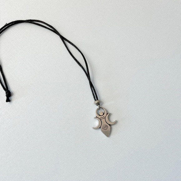 Artemis Moon Goddess Pendant - Pewter - Wicca / Pagan / Witchcraft - Picture 3 of 5